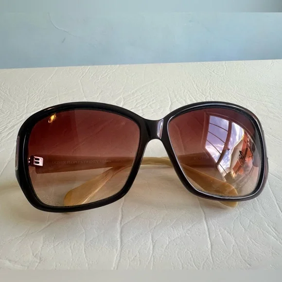 Oliver Peoples twenty years ILSA sunglasses display picture 2